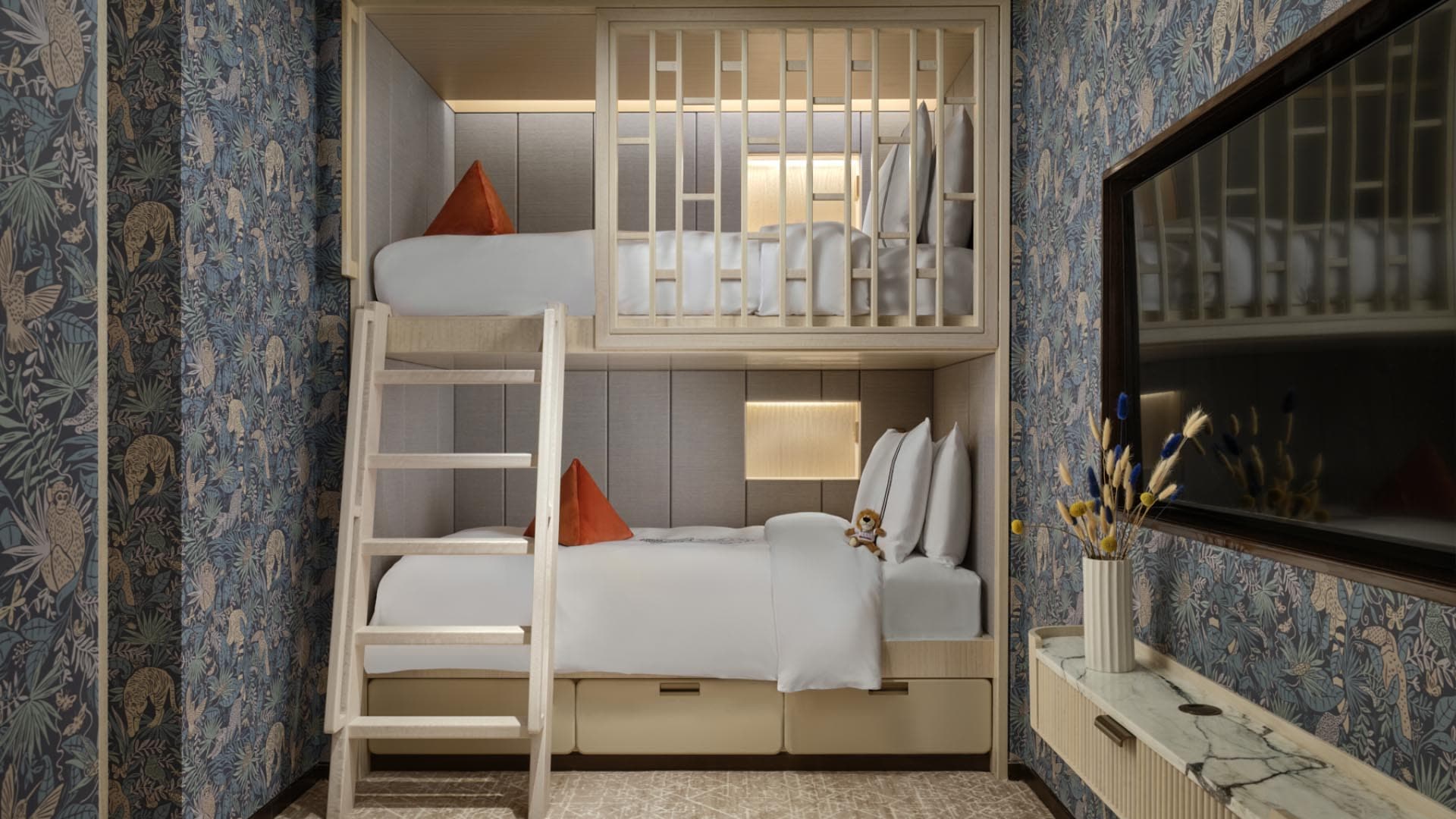 Bunk bed for kids in Sands Family Suite