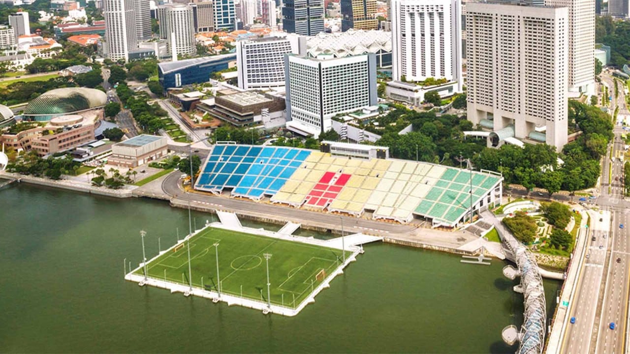 The floating platform at Marina Bay, an ideal space for outdoor activities in Singapore
