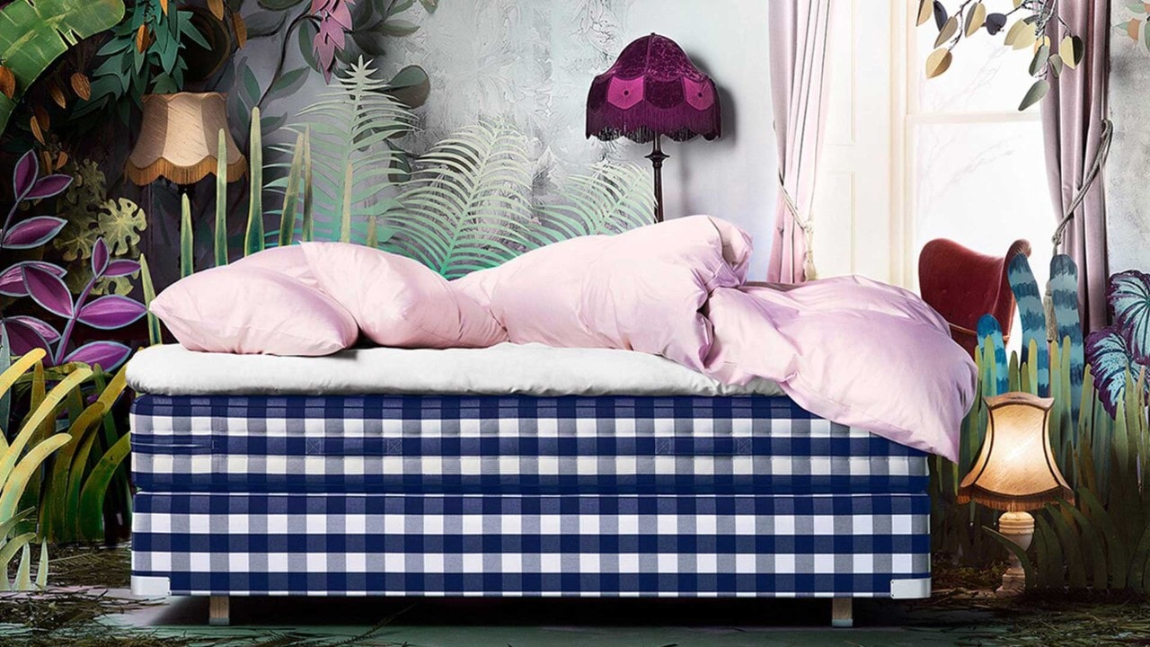 Checkered Hastens bedding and quilt as housewarming gifts for your loved ones
