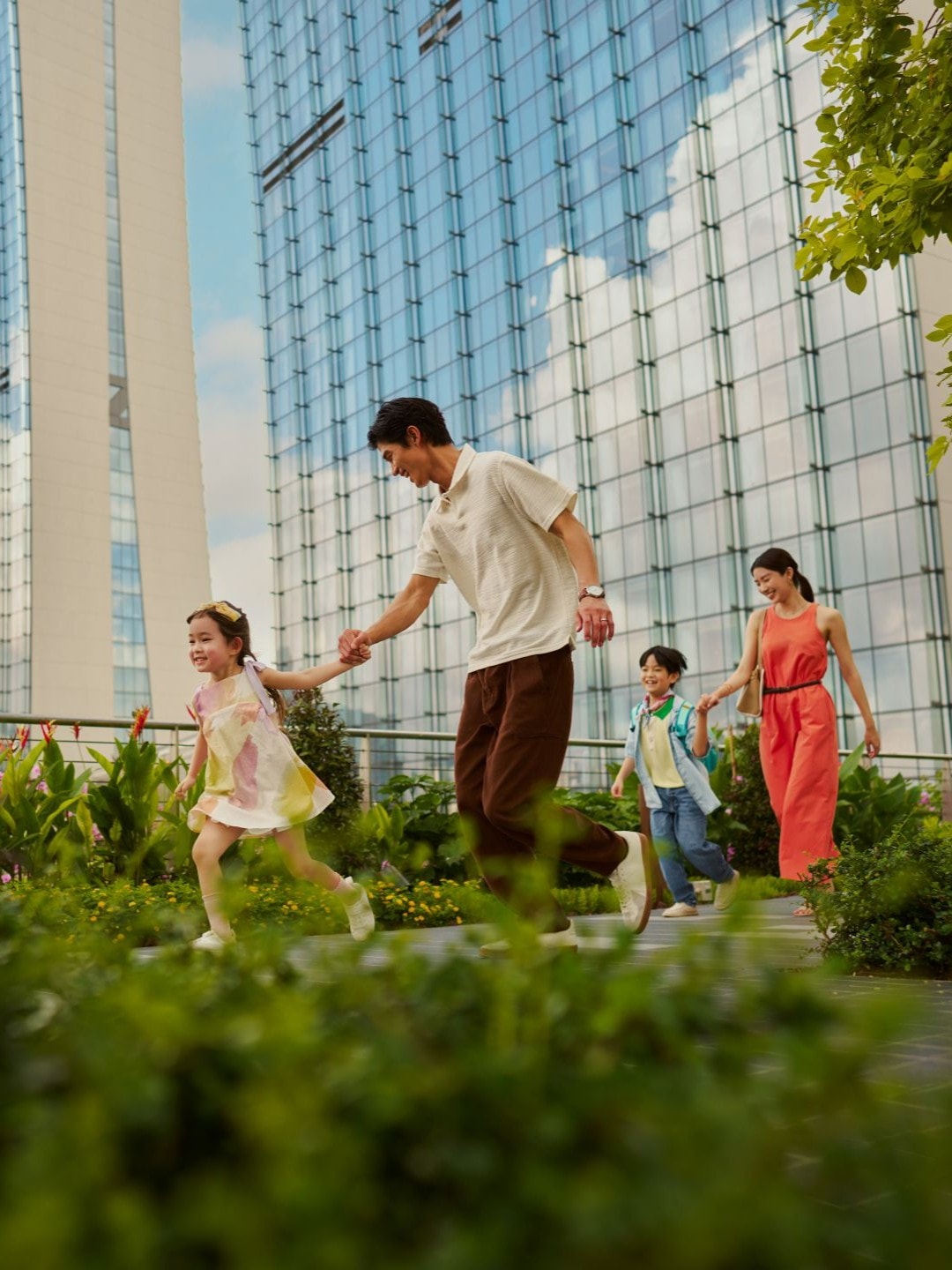 FAMILY FESTIVE CHEER