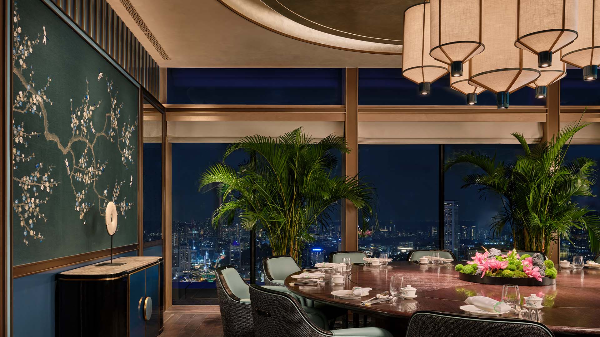 Dining room at Jin Ting Wan with panoramic view of the city for 2025 New Year's Eve dinner