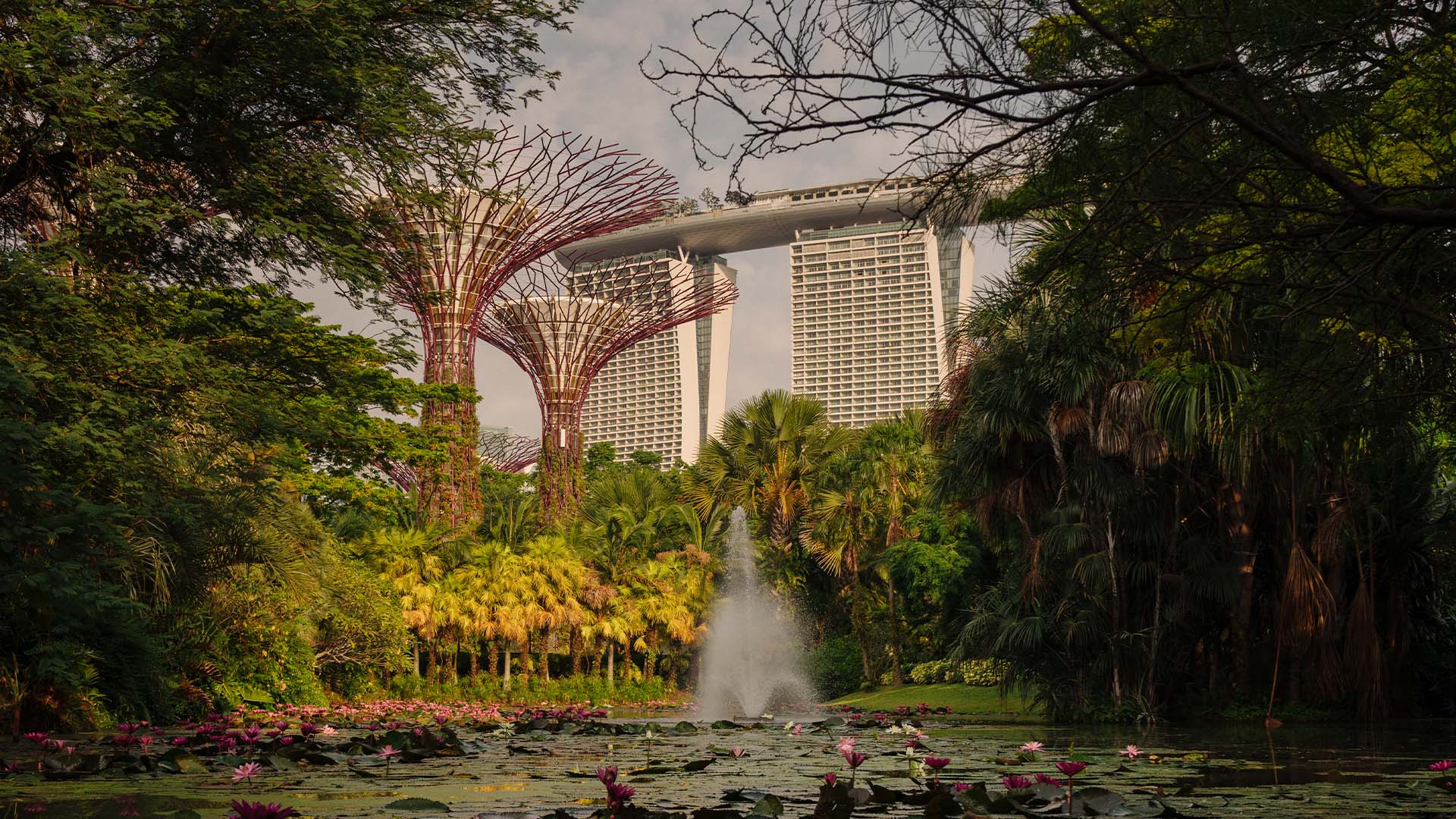 The architecture of Marina Bay Sands and Supertrees at Gardens by the Bay, a must-visit spot for your Singapore itinerary
