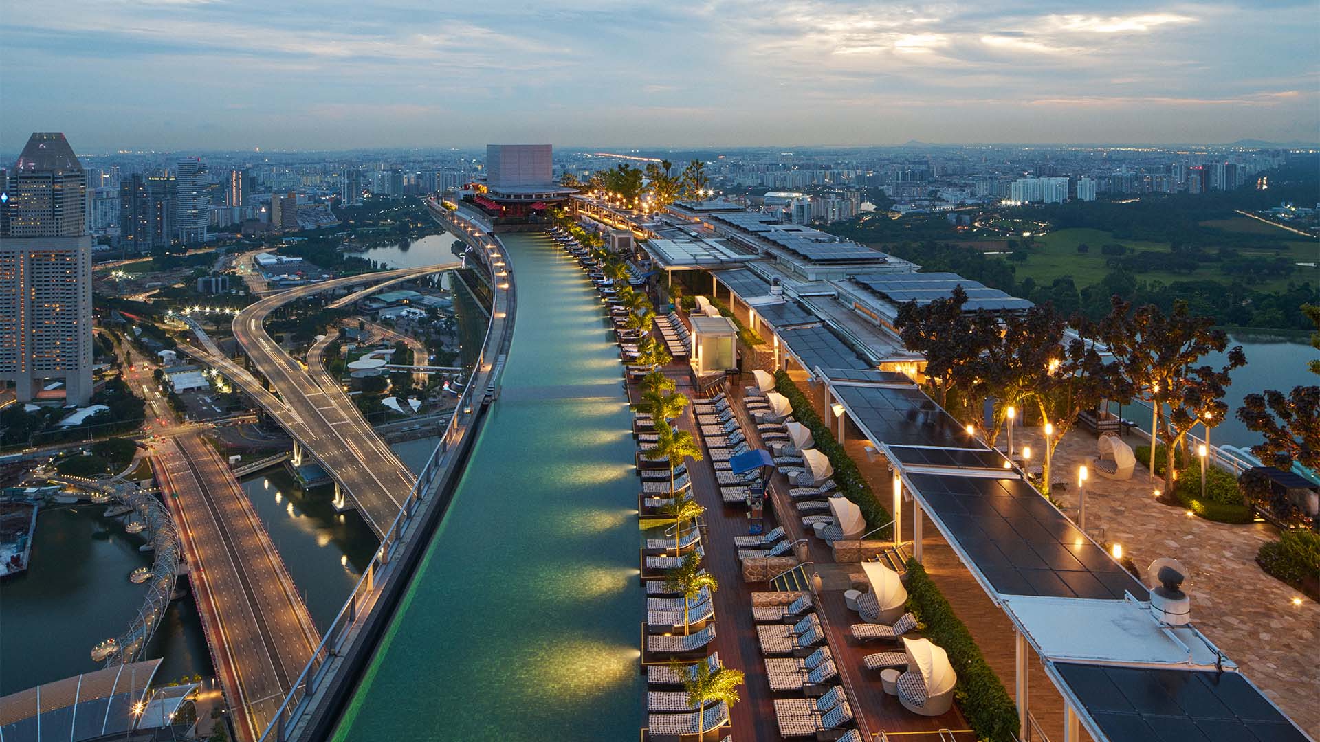 SkyPark Infinity Pool, Singapore's rooftop pool that is exclusive to hotel guests