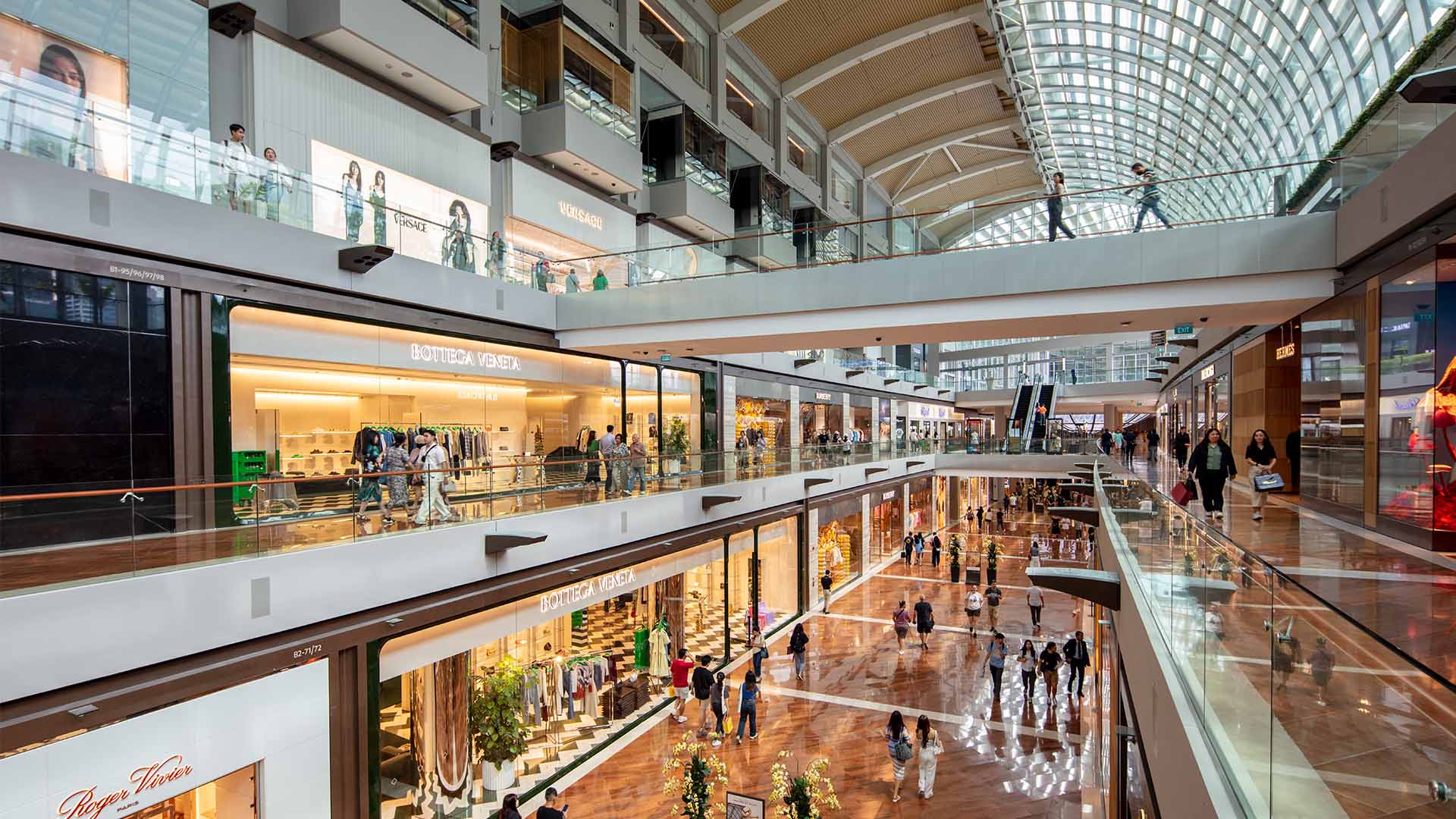 The Shoppes - Singapore's Largest Shopping Mall