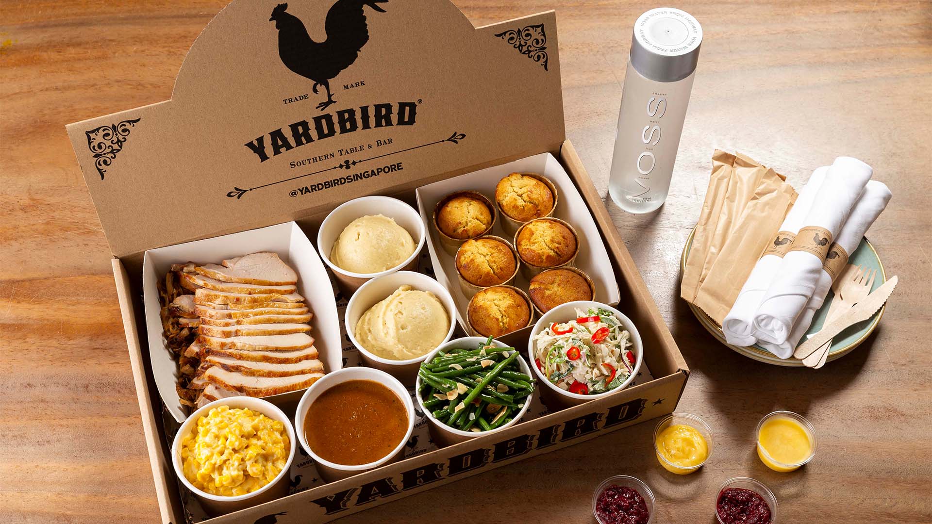 Takeaway box to celebrate Thanksgiving 2025 at home