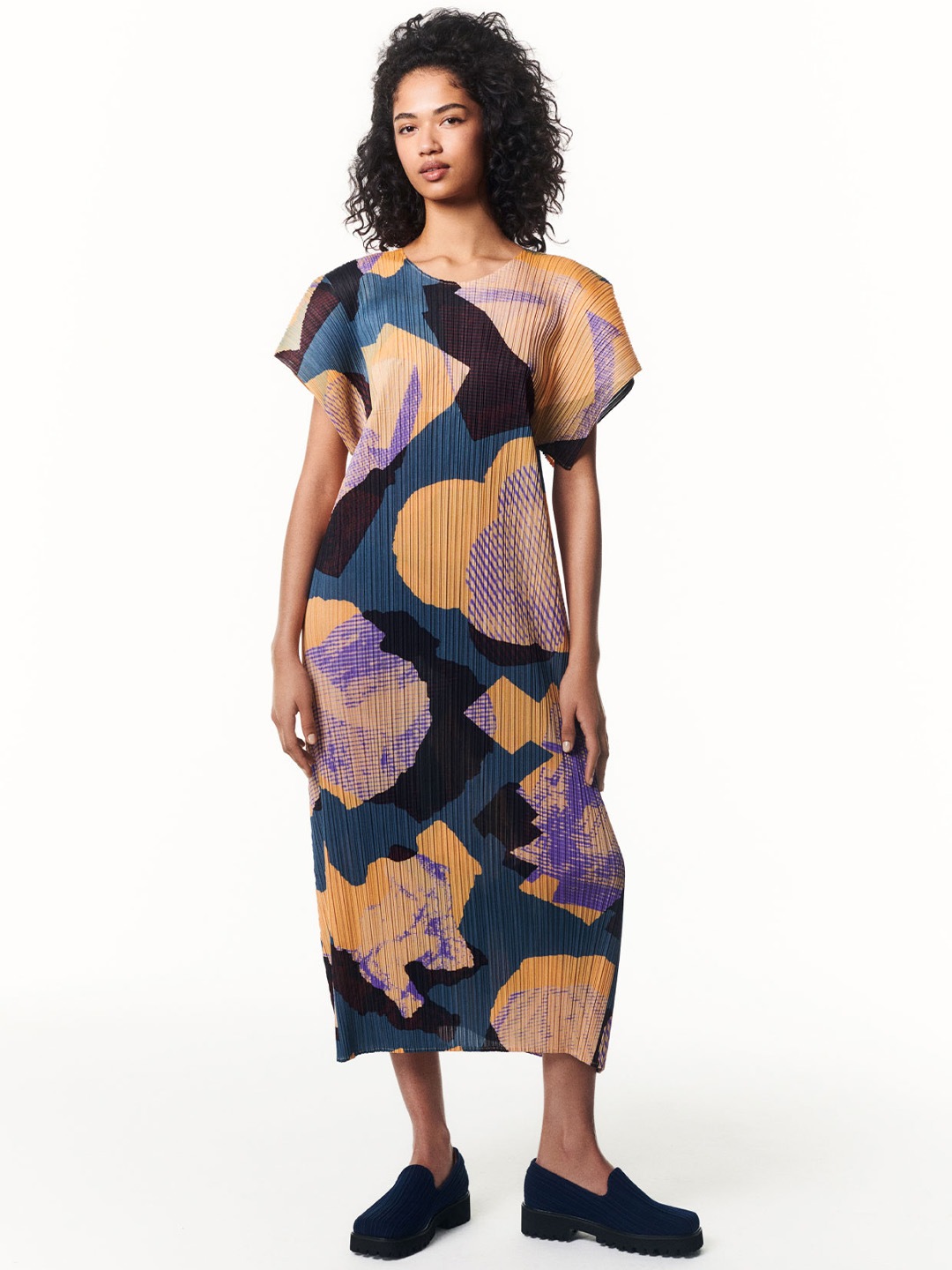 ISSEY MIYAKE Singapore | PLEATS | The Shoppes at Marina Bay Sands