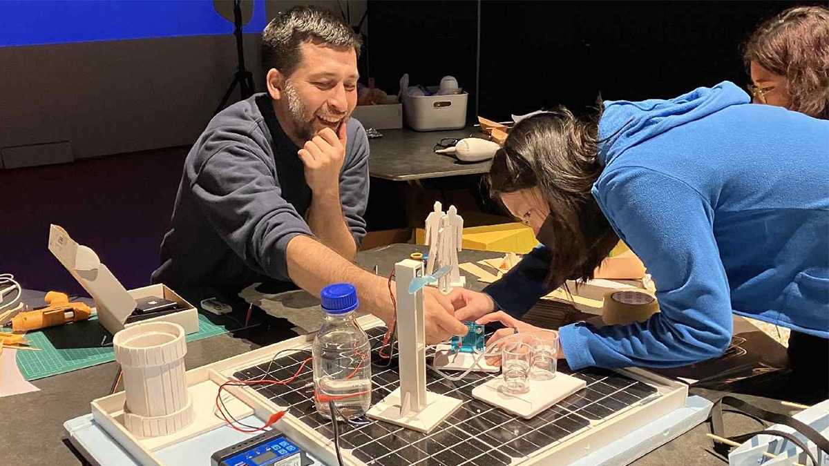 ArtScientist-In-Residence Cesar Jung-Harada