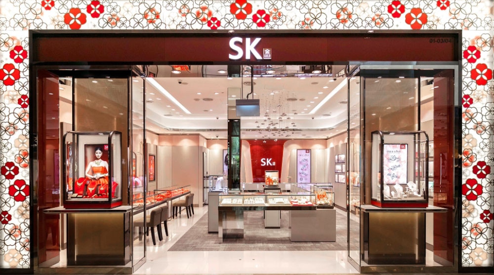 Storefront of SK Gold, a jewelley brand in Singapore with various Mother's Day gift options