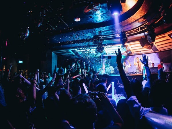 CÉ LA VI Club Lounge