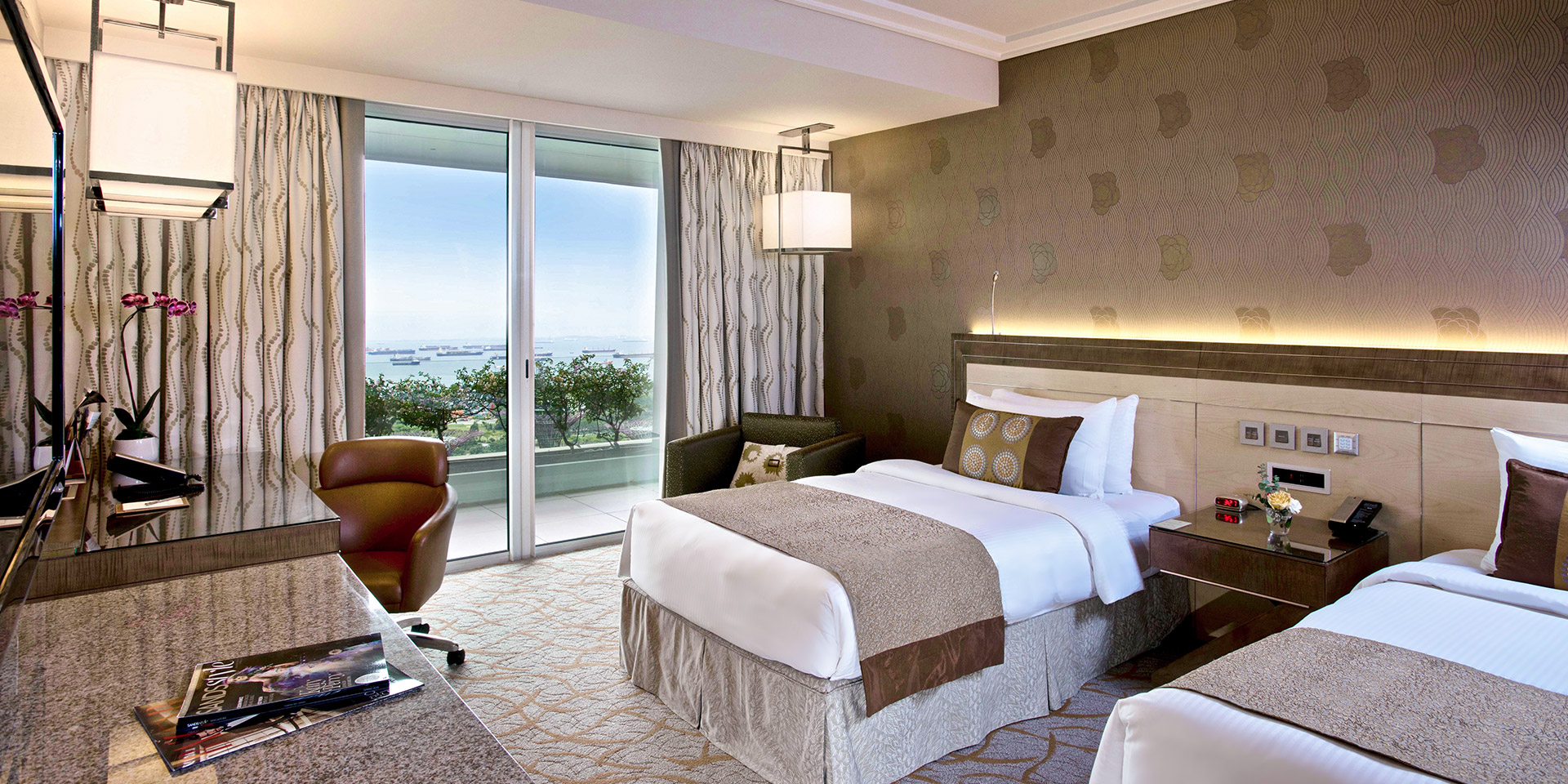 Deluxe Room at Marina Bay Sands with Twin Beds and Garden View