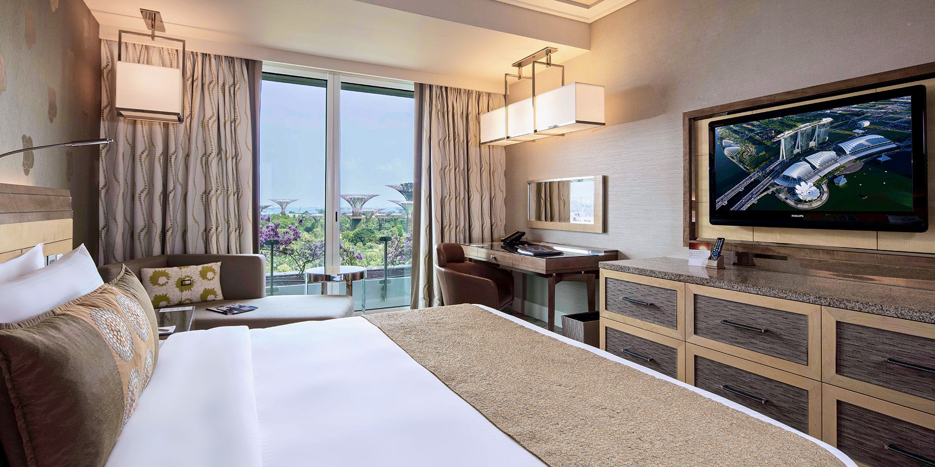 Deluxe Room in Marina Bay Sands with King Bed and Garden View