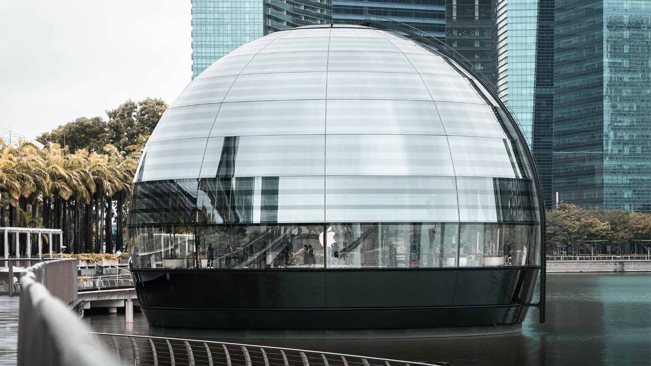 Floating Apple Store to pass by on your Marina Bay running route