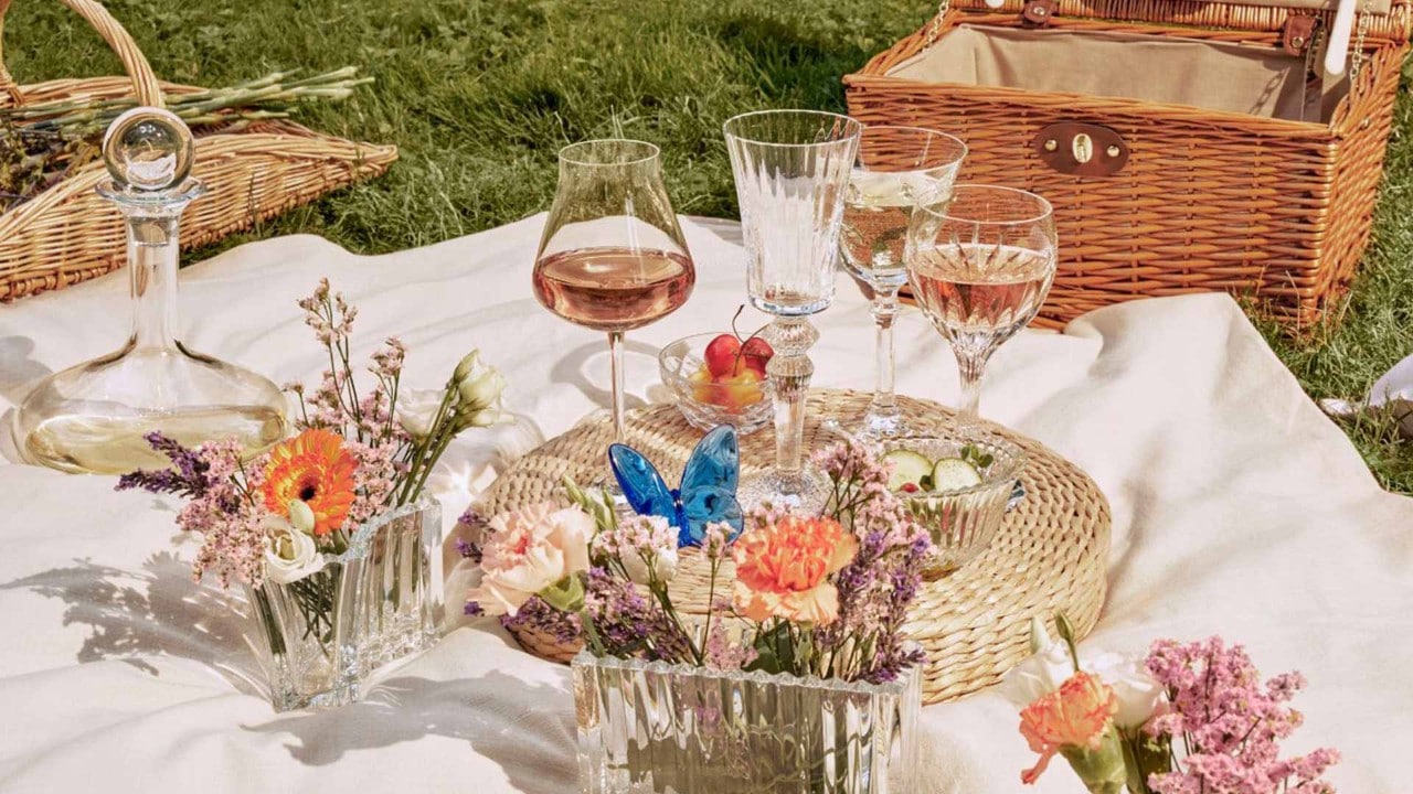 Glassware with flowers from Baccarat for housewarming gift