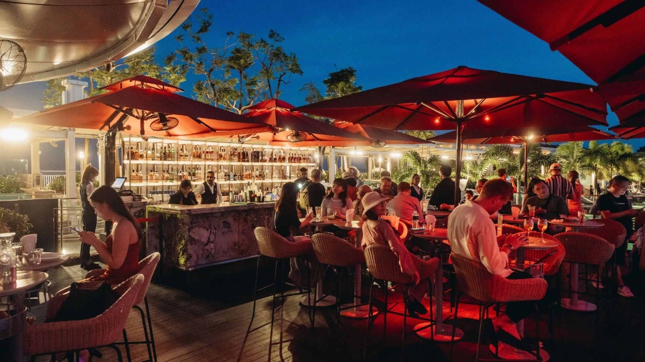 Outdoor rooftop bar at the best nightclubs in Singapore