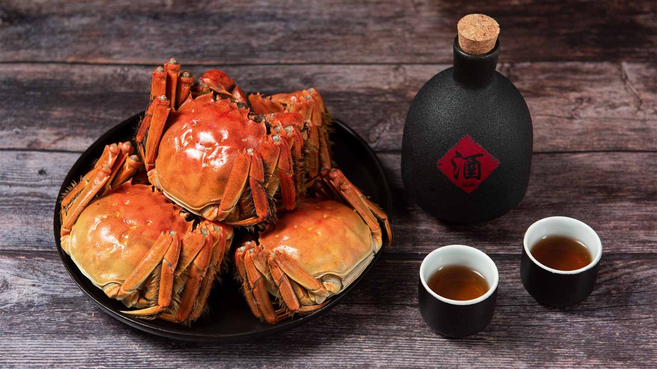 Crab and chinese wine at JUMBO Signatures