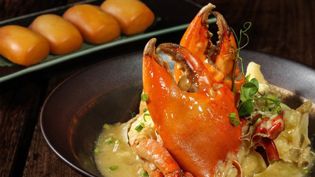 Chilli crab with fried buns from Mott 32, one of the best Asian restaurants in Singapore for Chinese cuisine