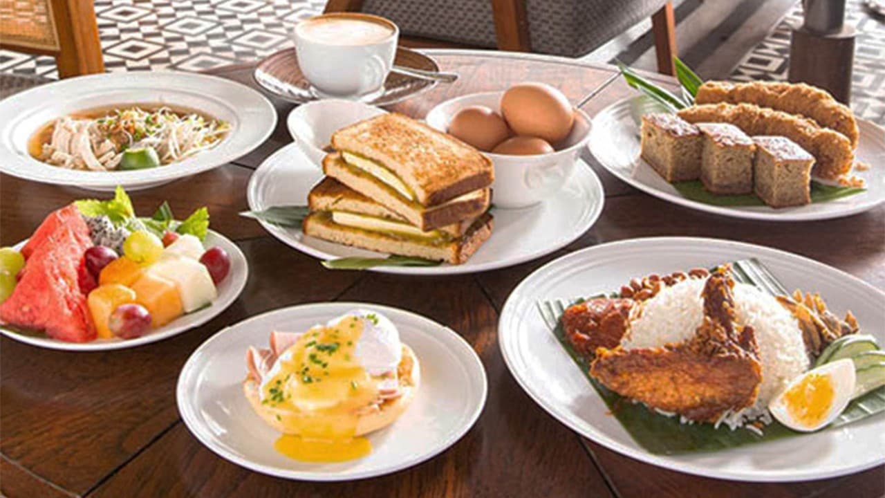 Kaya toasts, traditional kuehs and soft boiled eggs at the best hotel breakfast restaurant in Singapore, RISE