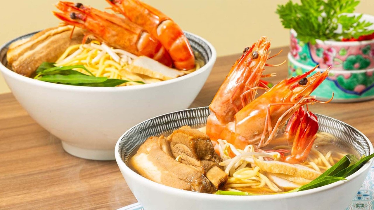 Soup noodles with prawn at the best Chinese casual dining restaurant in Singapore