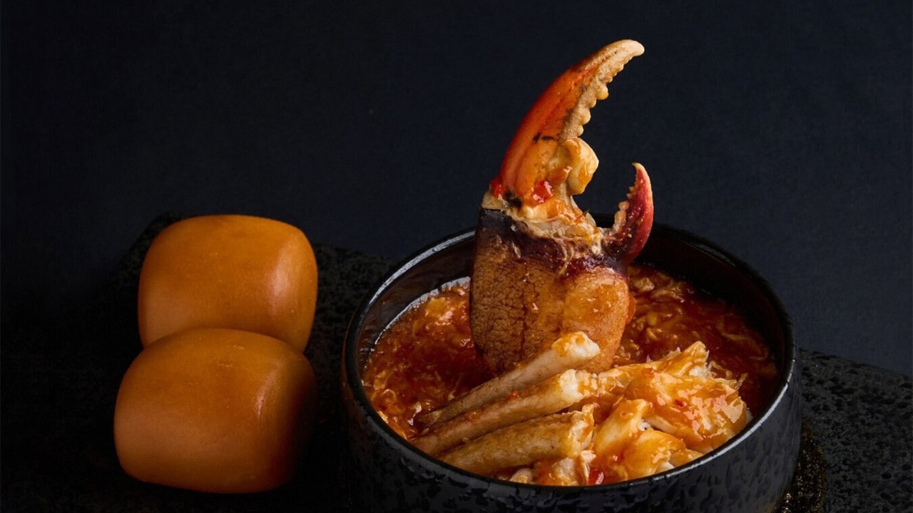 Chilli crab with fried bun at the top Chinese fine dining restaurant in Singapore, JUMBO Signatures