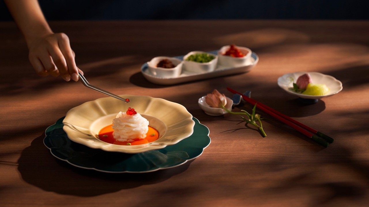 Poached Jumbo Tiger Prawn with Pomegranate Vinegar at Jin Ting Wan, one of the best places for dinner in Singapore