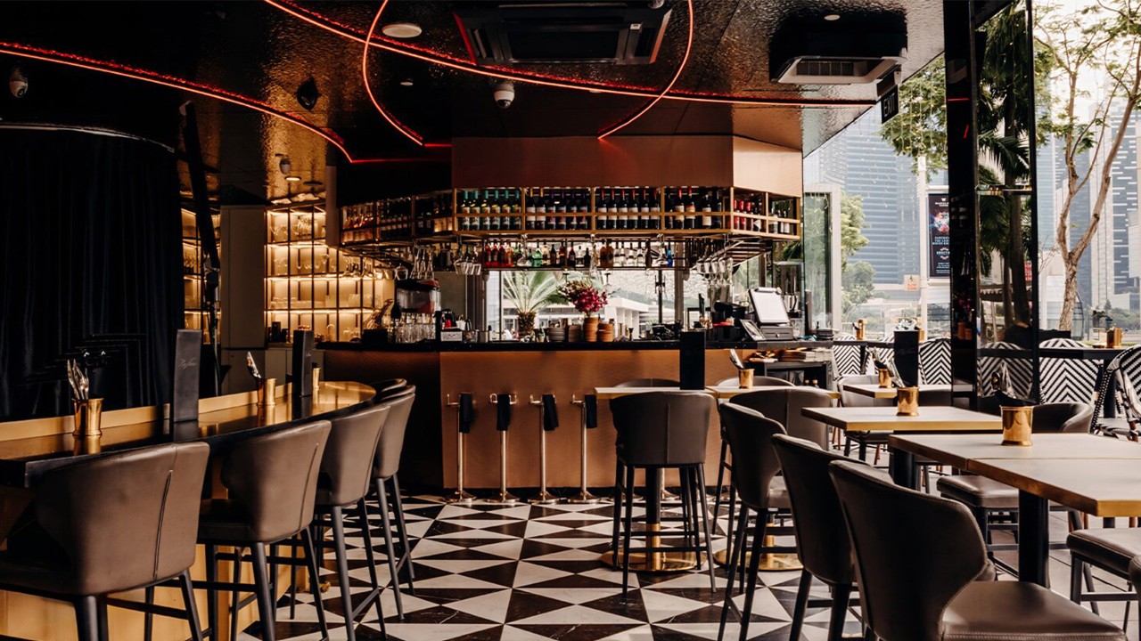 Le Noir, a bar for after-work gathering with friends in Singapore
