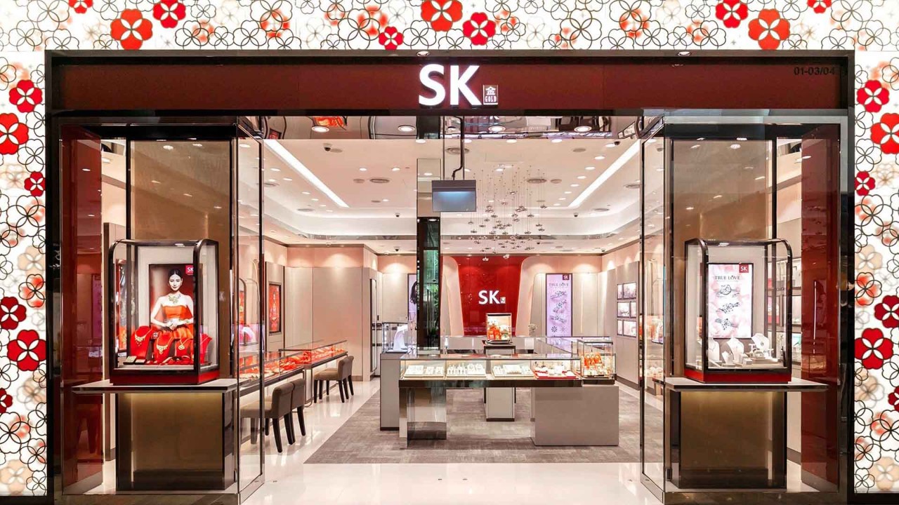 Storefront of SK Gold, a jewellery brand in Singapore with various Mother's Day gift options