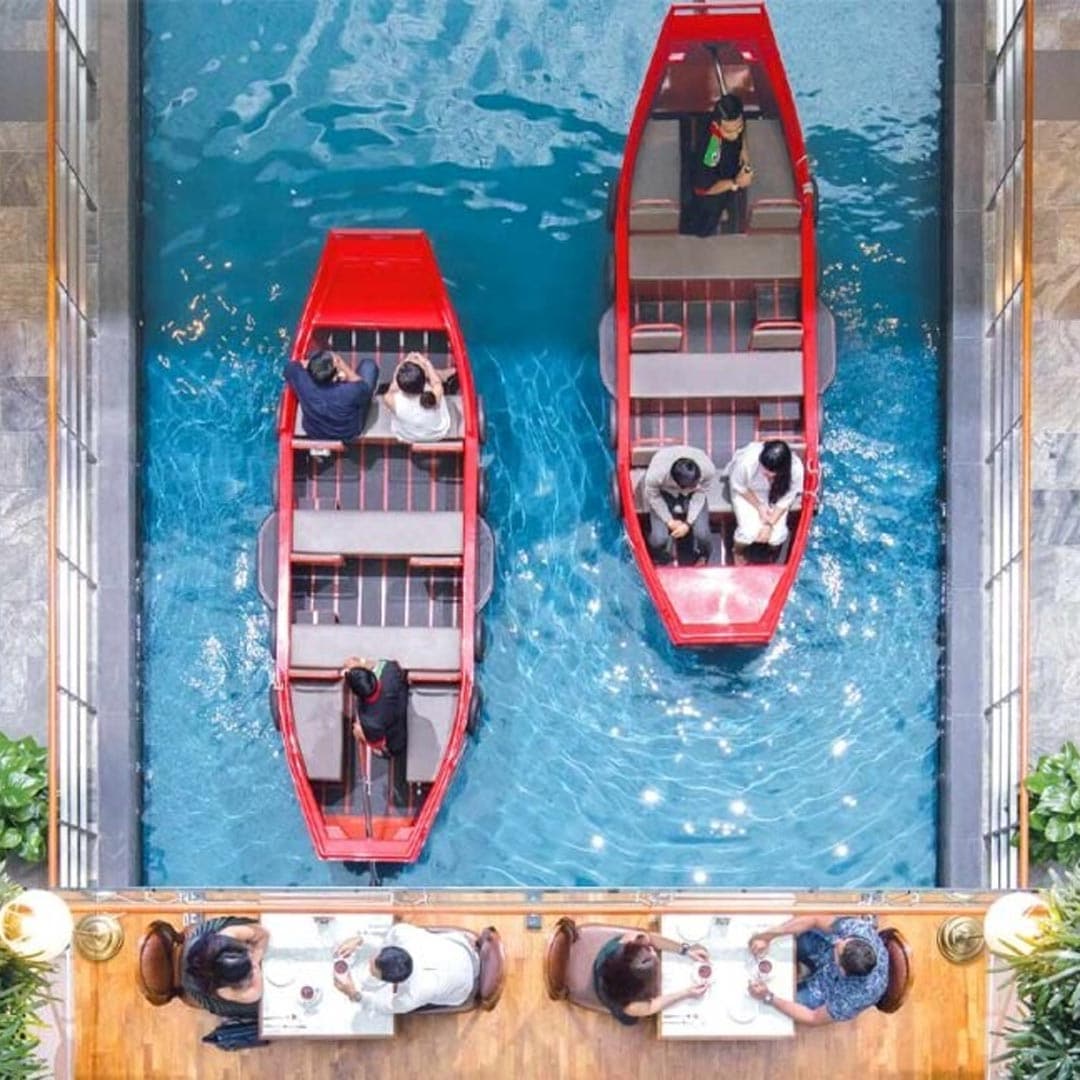 Couples in a sampan ride during Valentine's Day in Singapore