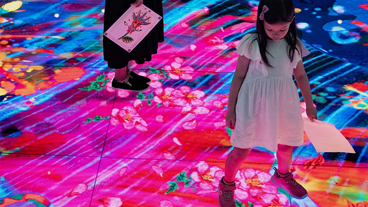 Digital Light Canvas reflecting drawing design 