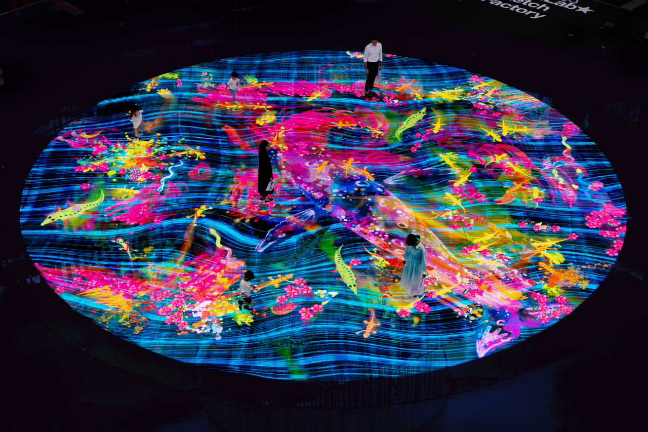 Graffiti Nature-Red List, Digital Light Canvas_1 (credit to teamLab).jpg
