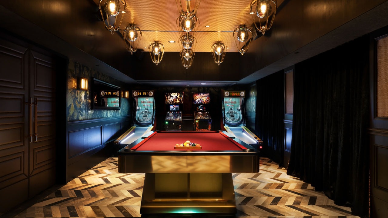 Avenue Pinball Arcade.jpg