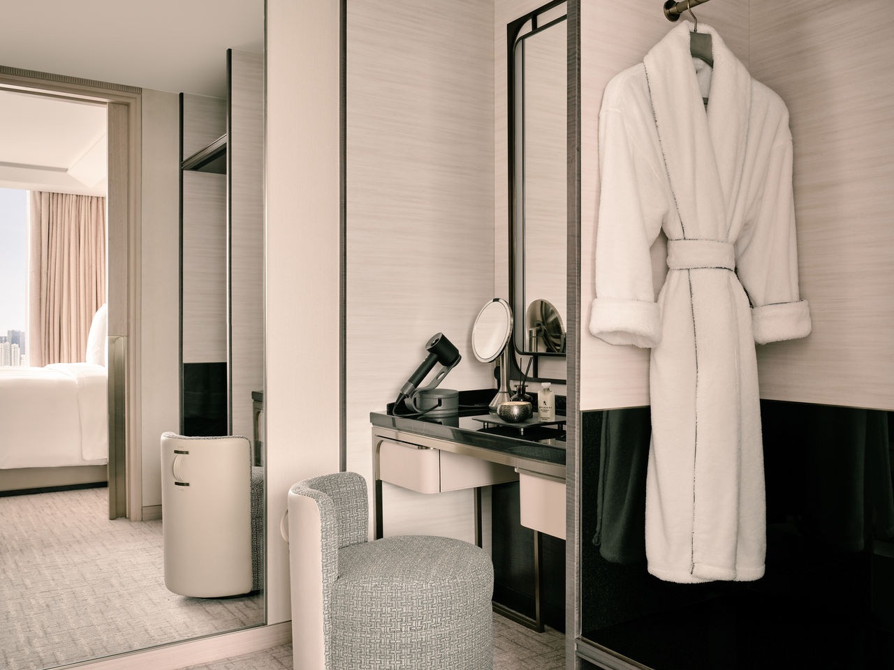 Paiza Premier Suite - City View-5.JPG