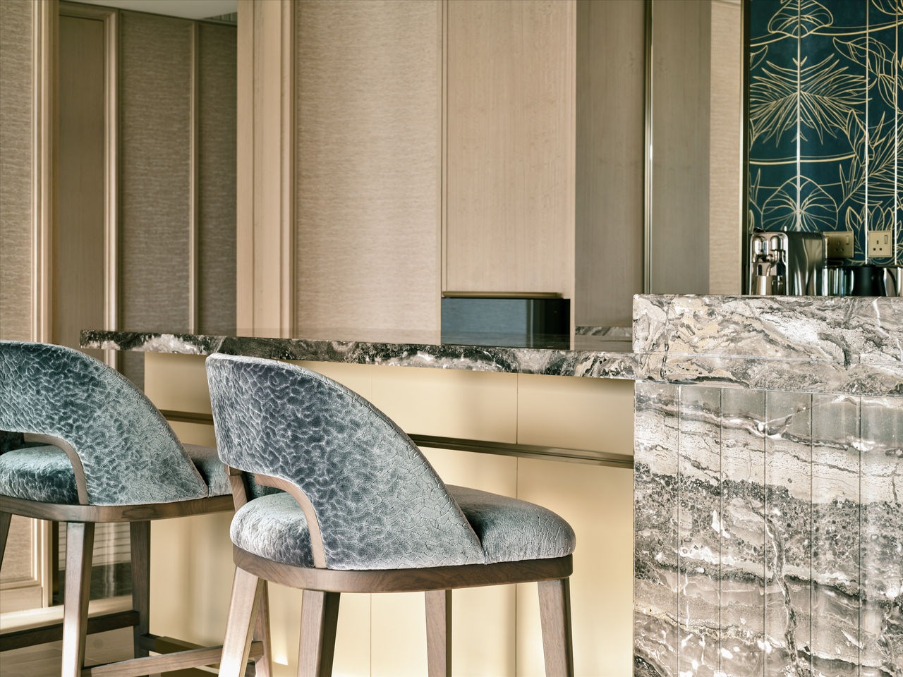 Paiza Signature Suite - City View-15.JPG