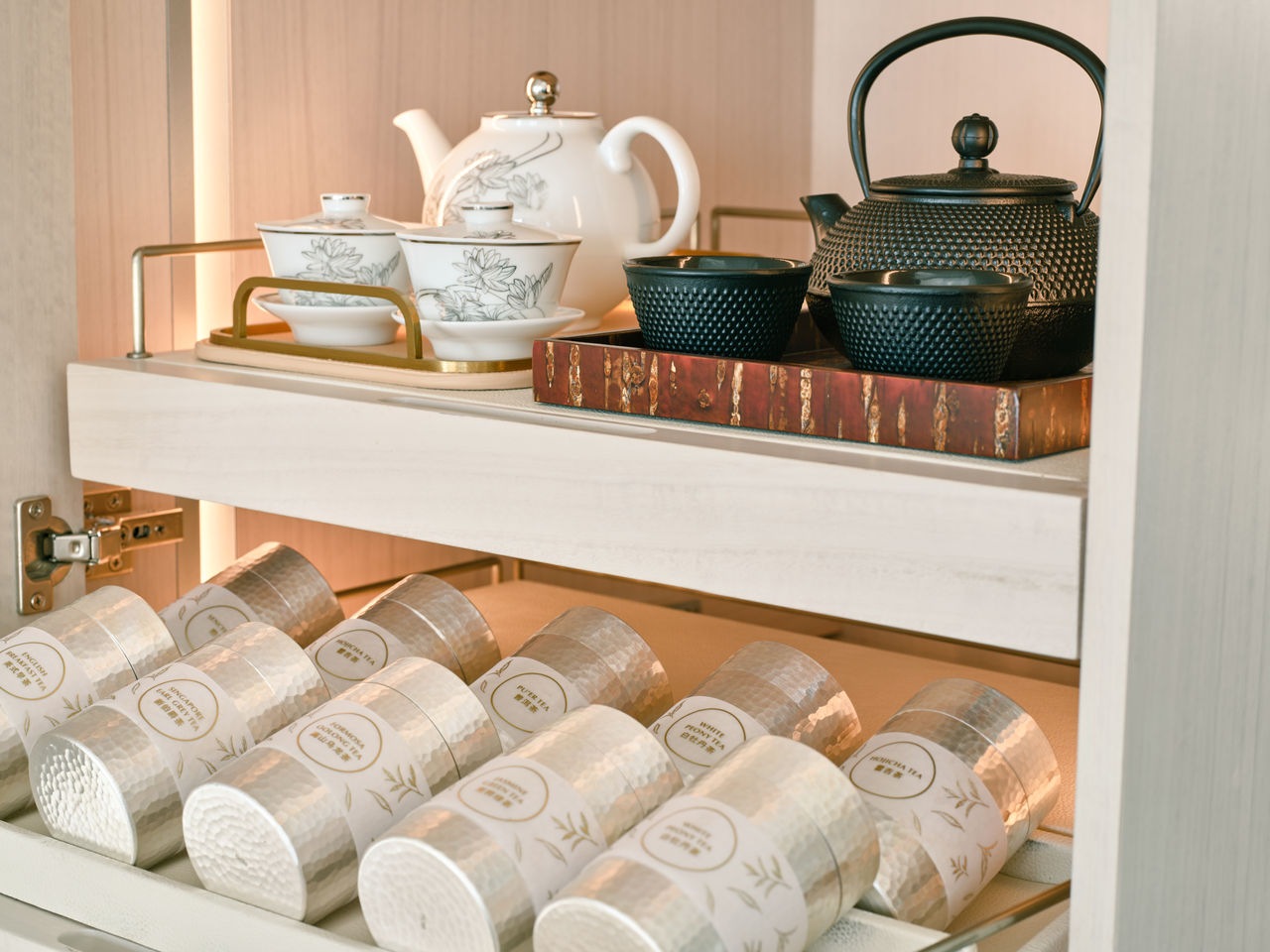 Paiza Signature Suite - City View-16.JPG