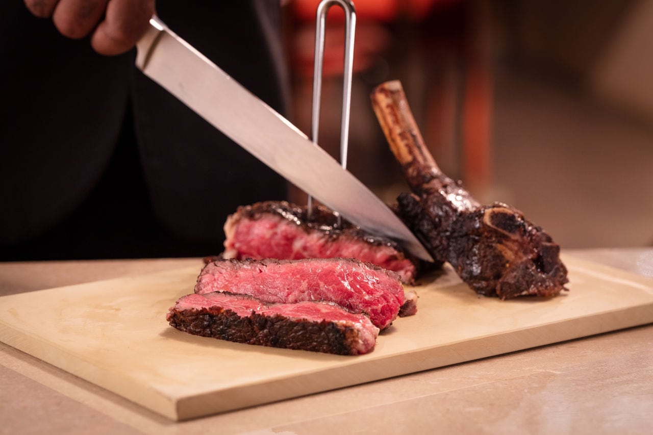 CUT_USDA Prime, Illinois Corn Fed, Aged 21 Days Bone In Ribeye Steak.jpg