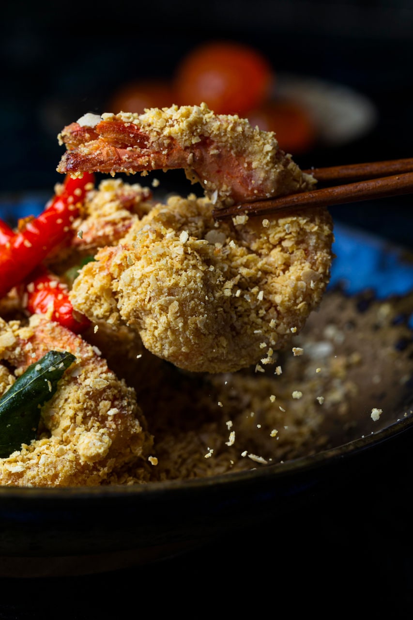 Mott32_ Crispy Prawns with Salty Egg Yolk and Oatmeal_1.jpg