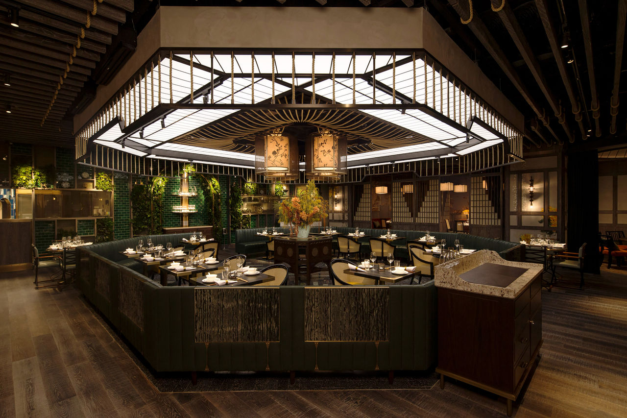 Mott 32 Interior Main Dining Room.jpg